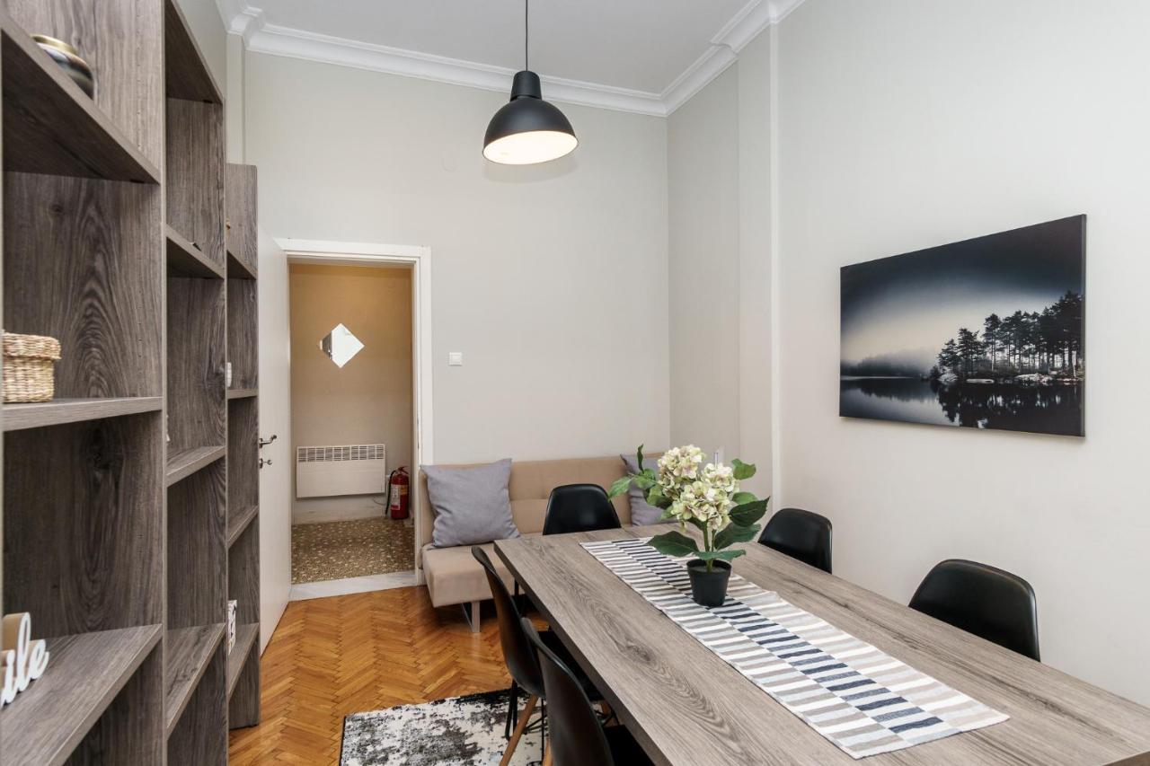 C.4 Red Rose #colony_central_apartment Appartement