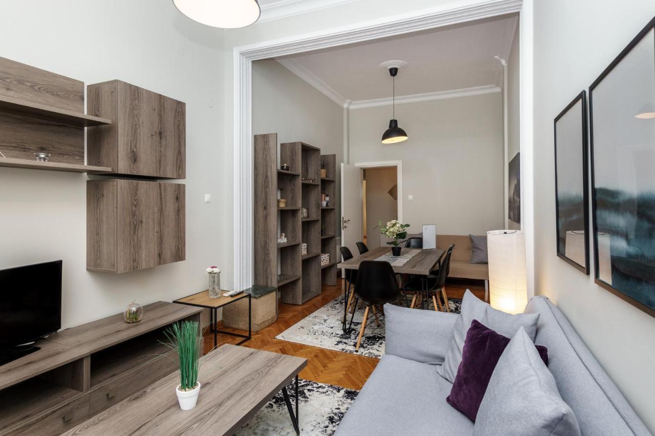 C.4 Red Rose #colony_central_apartment * Thessalonique